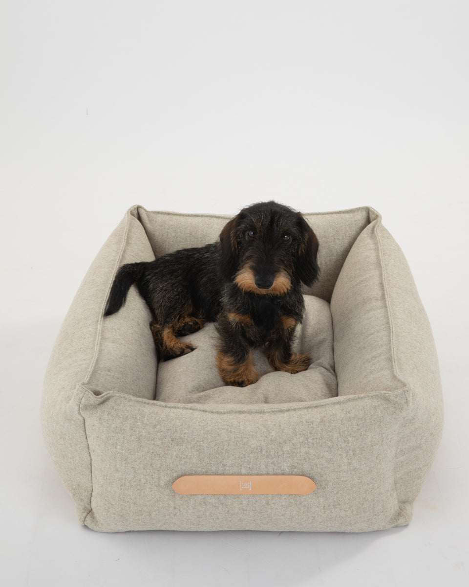 Edward – Hundebett aus Reiner Wolle