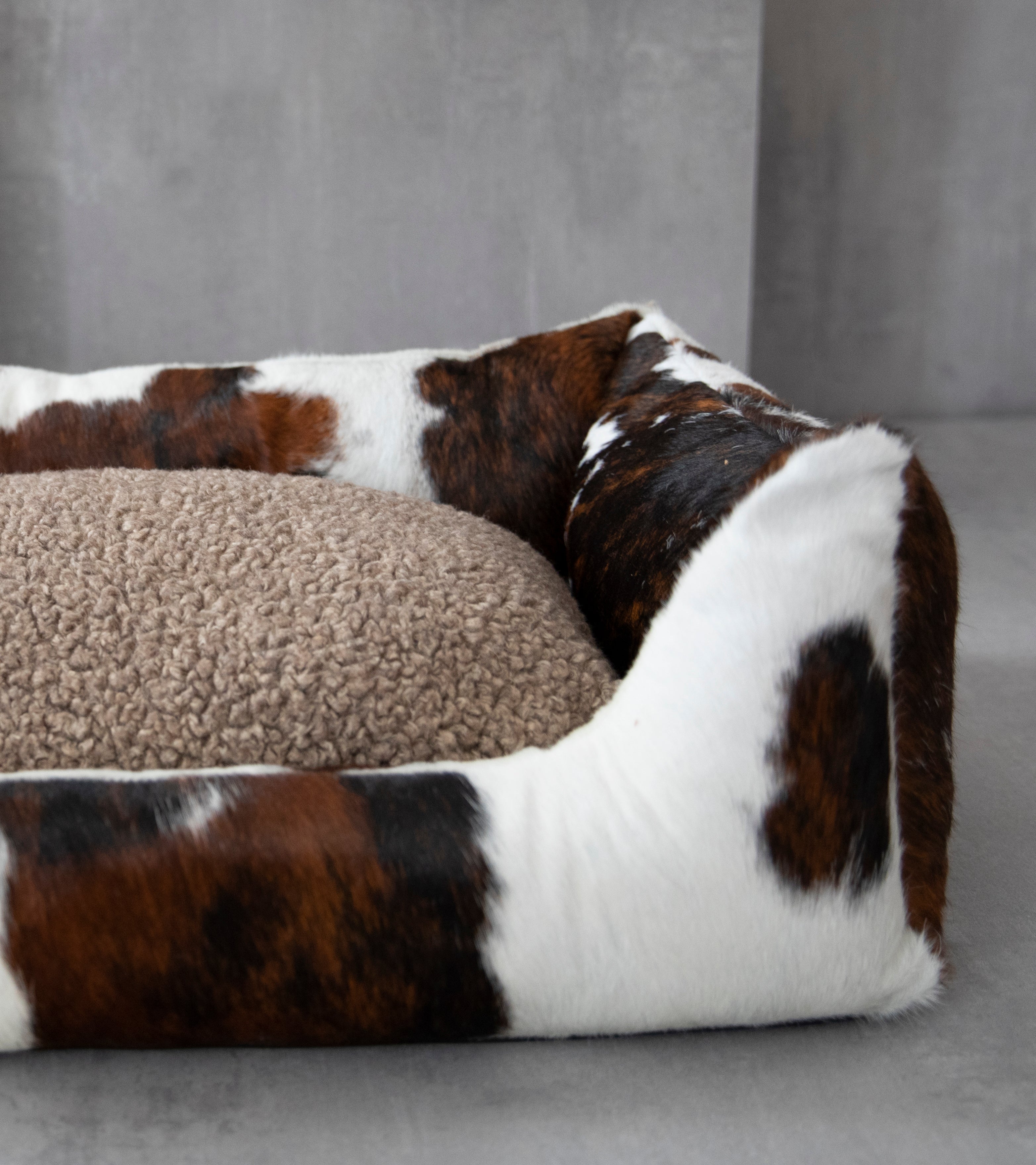 Henri - Cowhide Leather Bed