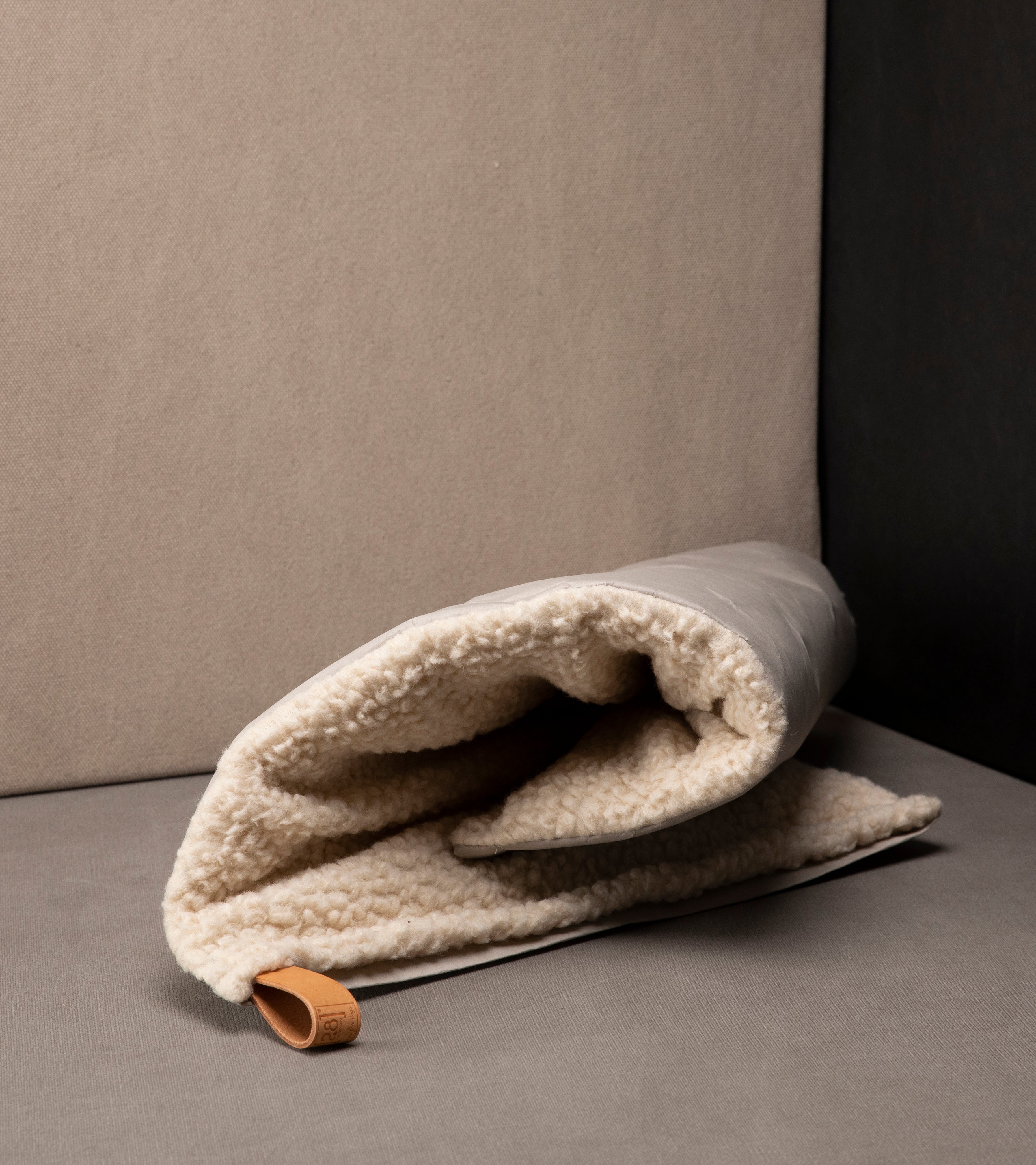 Richard - Cuscino sottile per cani in lana