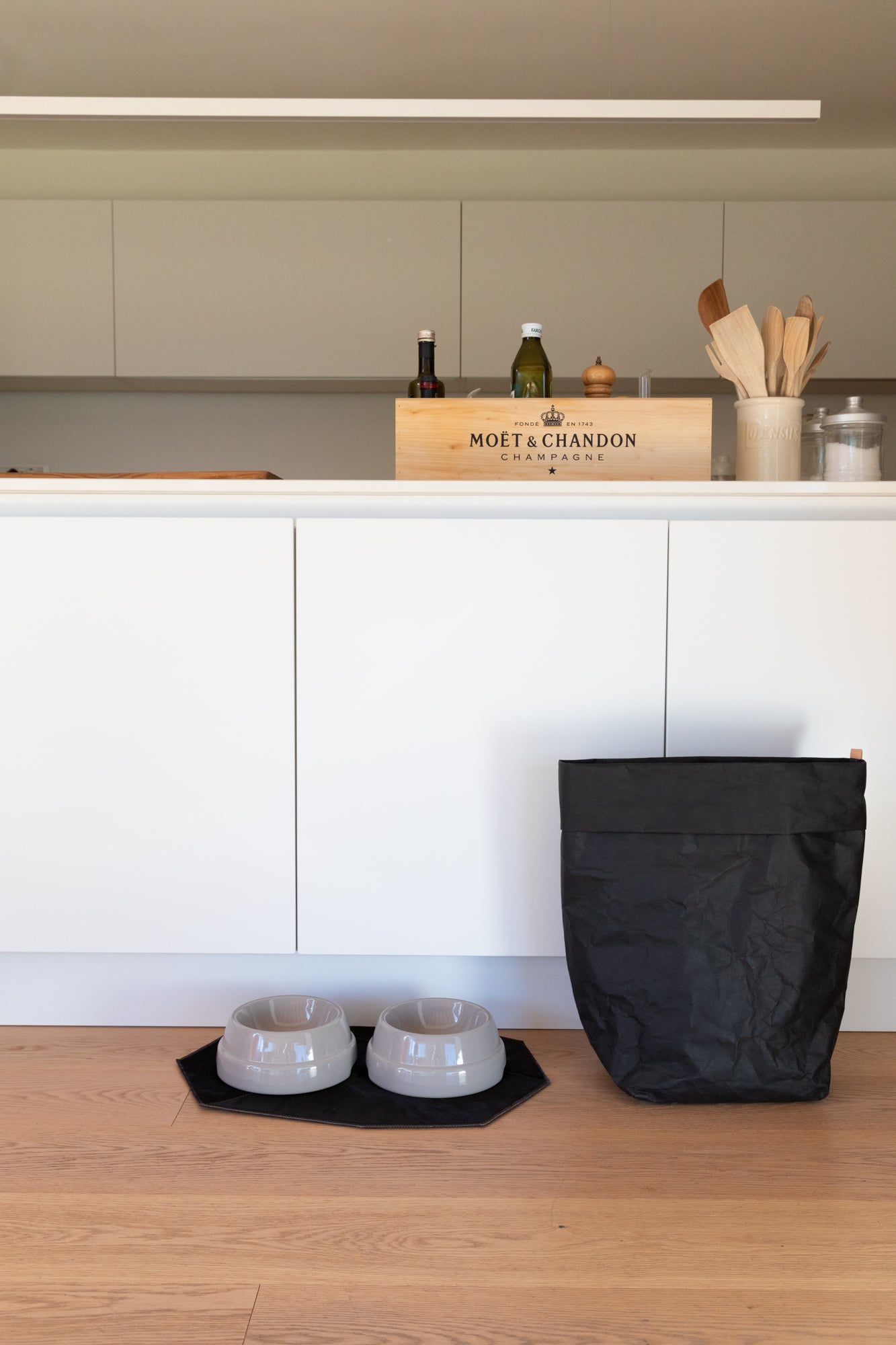 Sebastiao Ceramic Dog Bowl