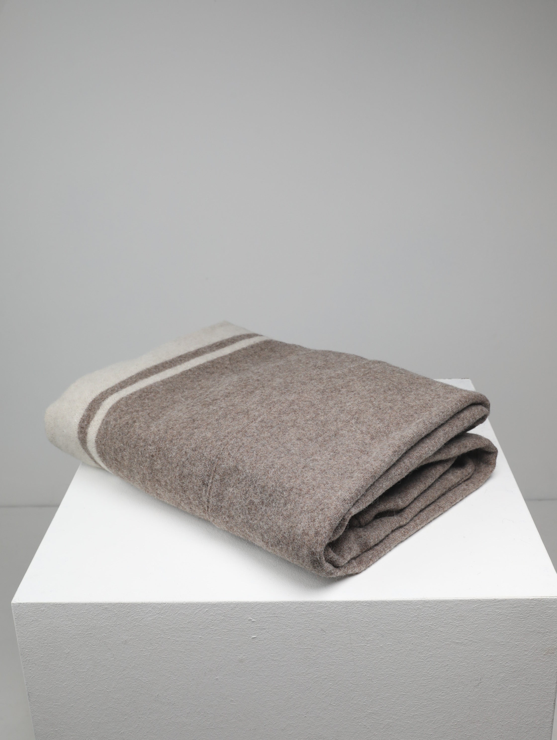 Yousuf Dog Pillow Recycled Wool Lining 2