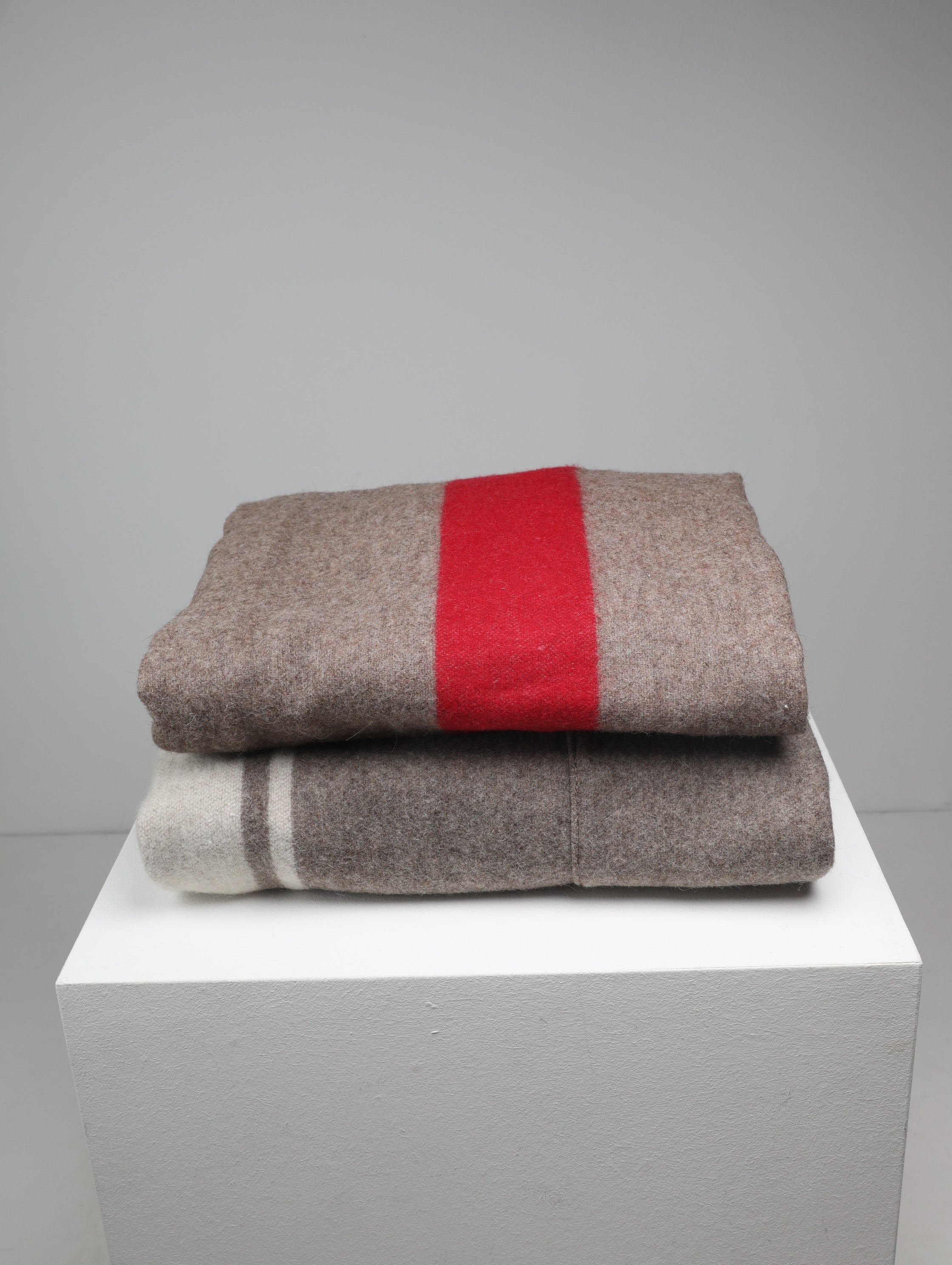 Yousuf Dog Pillow Recycled Wool Lining