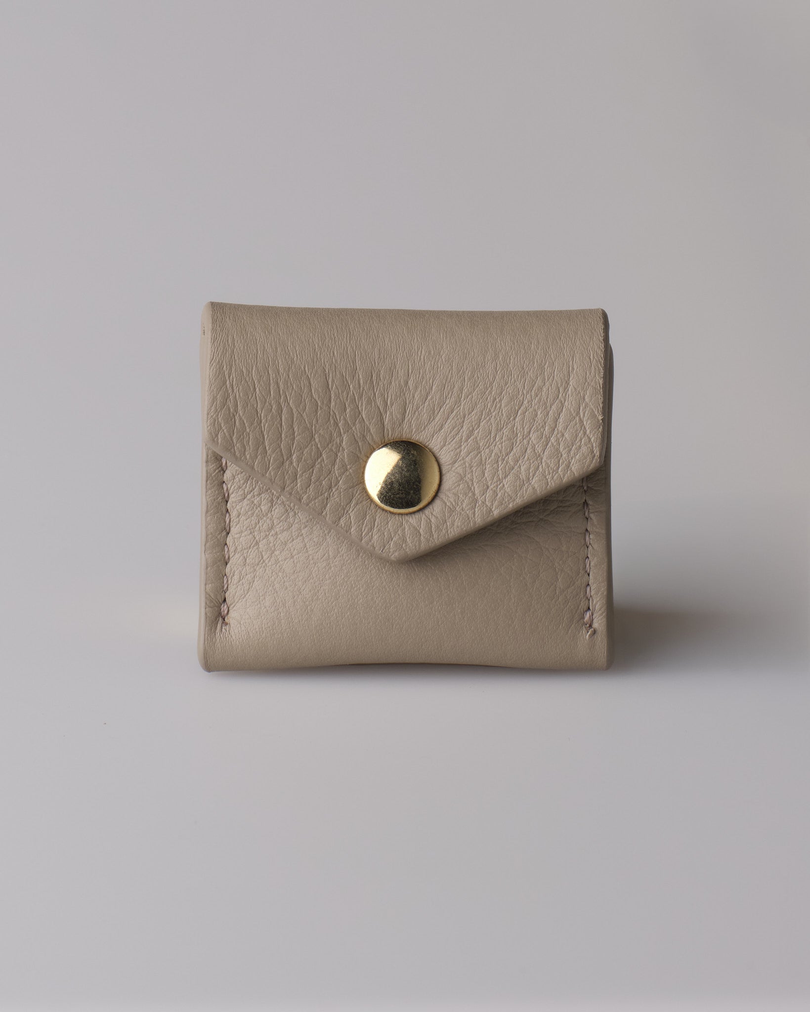 Ugo – Nappa Leather Apple AirTag® Holder for Collar