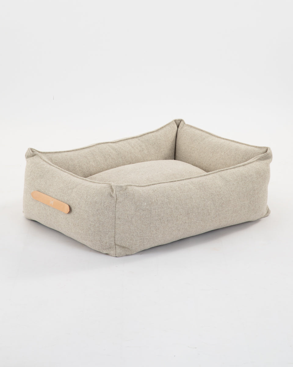Edward – Hundebett aus Reiner Wolle