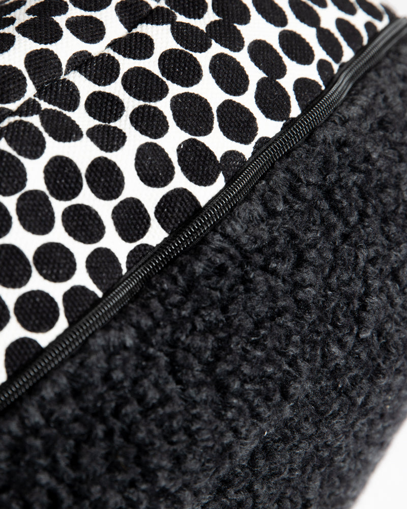 IRVING DOTTO di Paola NAVONE – Cuscino di carta