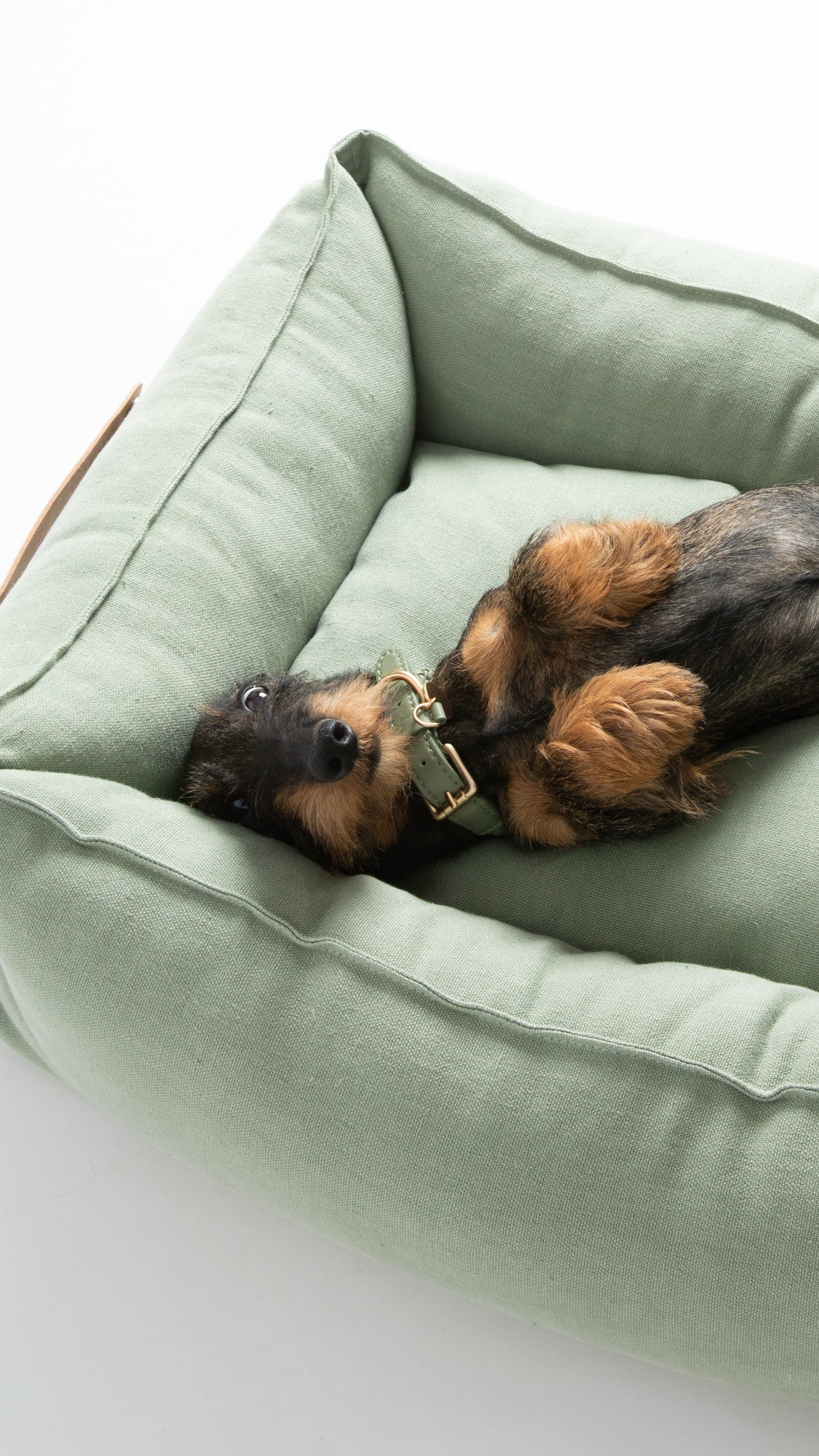 Edward - Pure Linen Dog Bed