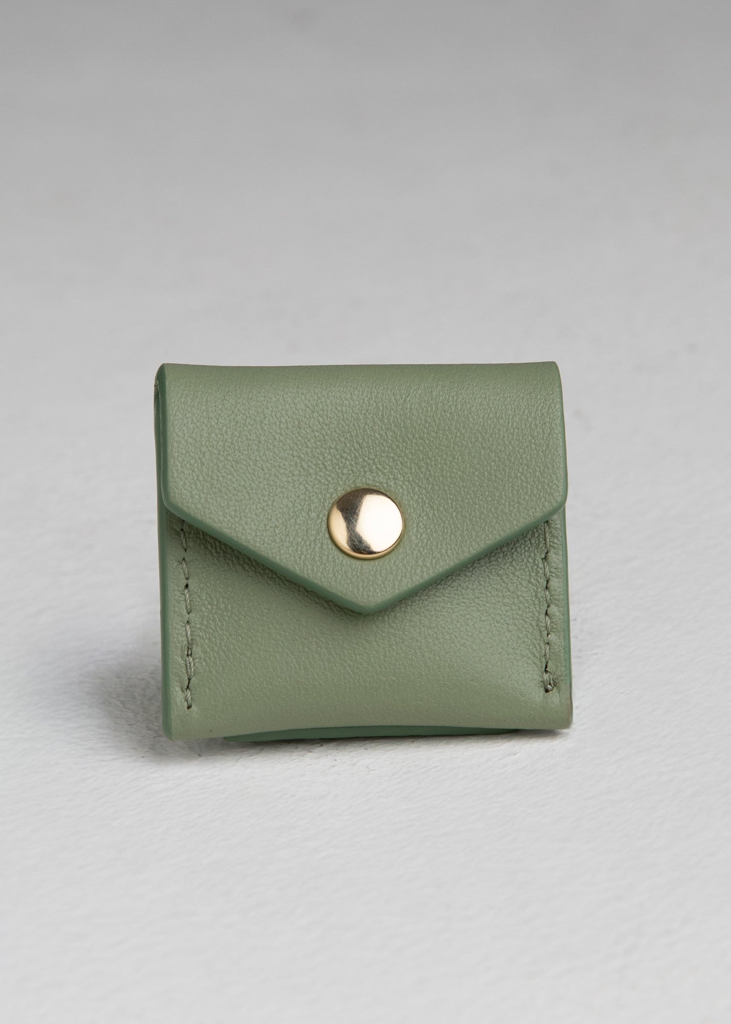 Ugo – Nappa Leather Apple AirTag® Holder for Collar